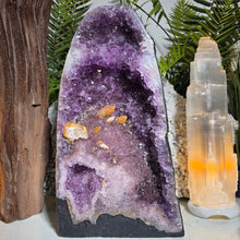 Lade das Bild in den Galerie-Viewer, B Ware XL Amethyst Kathedrale mit Calcit