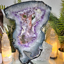 Lade das Bild in den Galerie-Viewer, Einzigartiges Naturkunstwerk XXL Amethyst & Pink Amethyst Portal auf Stand