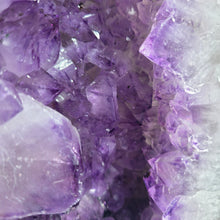 Lade das Bild in den Galerie-Viewer, Große Amethyst Kathedrale poliert