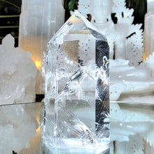 Lade das Bild in den Galerie-Viewer, Bergkristall Turm