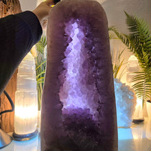 Lade das Bild in den Galerie-Viewer, XL Amethyst Kathedrale mit Pink Amethyst poliert