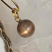 Lade das Bild in den Galerie-Viewer, Kettenanhänger Mondstein Gold Variation