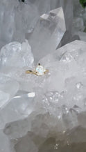 Laden und Abspielen von Videos im Galerie-Viewer, High Quality Ring Regenbogen Mondstein Rose Gold (Ringgr. 53-57)