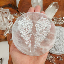 Lade das Bild in den Galerie-Viewer, Runde Selenit Aufladeplatte Graviert (Diverse Variationen)