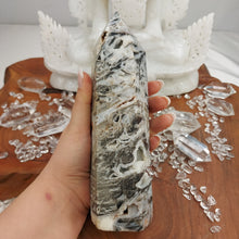 Lade das Bild in den Galerie-Viewer, XL Sphalerit Obelisk mit Druzy