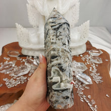 Lade das Bild in den Galerie-Viewer, XL Sphalerit Obelisk mit Druzy
