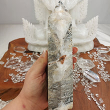 Lade das Bild in den Galerie-Viewer, XL Sphalerit Obelisk mit Druzy