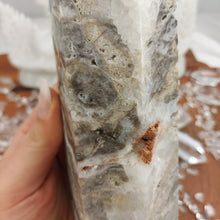 Lade das Bild in den Galerie-Viewer, XL Sphalerit Obelisk mit Druzy