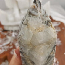 Lade das Bild in den Galerie-Viewer, XL Sphalerit Obelisk mit Druzy