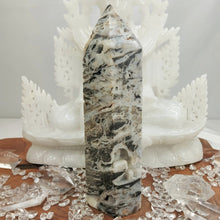 Lade das Bild in den Galerie-Viewer, XL Sphalerit Obelisk mit Druzy