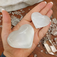 Lade das Bild in den Galerie-Viewer, Selenit Herz Variation