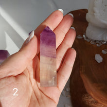 Lade das Bild in den Galerie-Viewer, Pink Fluorit Obelisk Variation