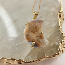 Lade das Bild in den Galerie-Viewer, Kettenanhänger Pink Amethyst Mond