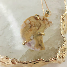 Lade das Bild in den Galerie-Viewer, Kettenanhänger Pink Amethyst Mond Gold