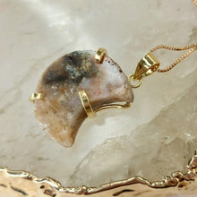 Lade das Bild in den Galerie-Viewer, Kettenanhänger Pink Amethyst Mond Gold