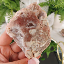 Lade das Bild in den Galerie-Viewer, Pink Amethyst mit Druzy
