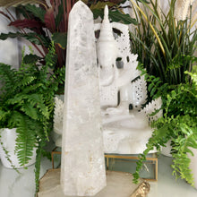 Lade das Bild in den Galerie-Viewer, XXL Bergkristall Obelisk Brasilien
