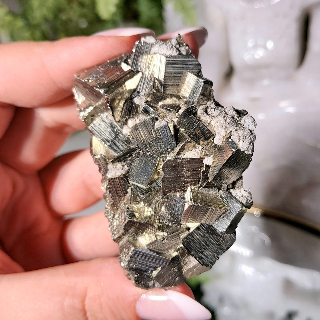 Pyrit Cluster mit Quarz Kristallen