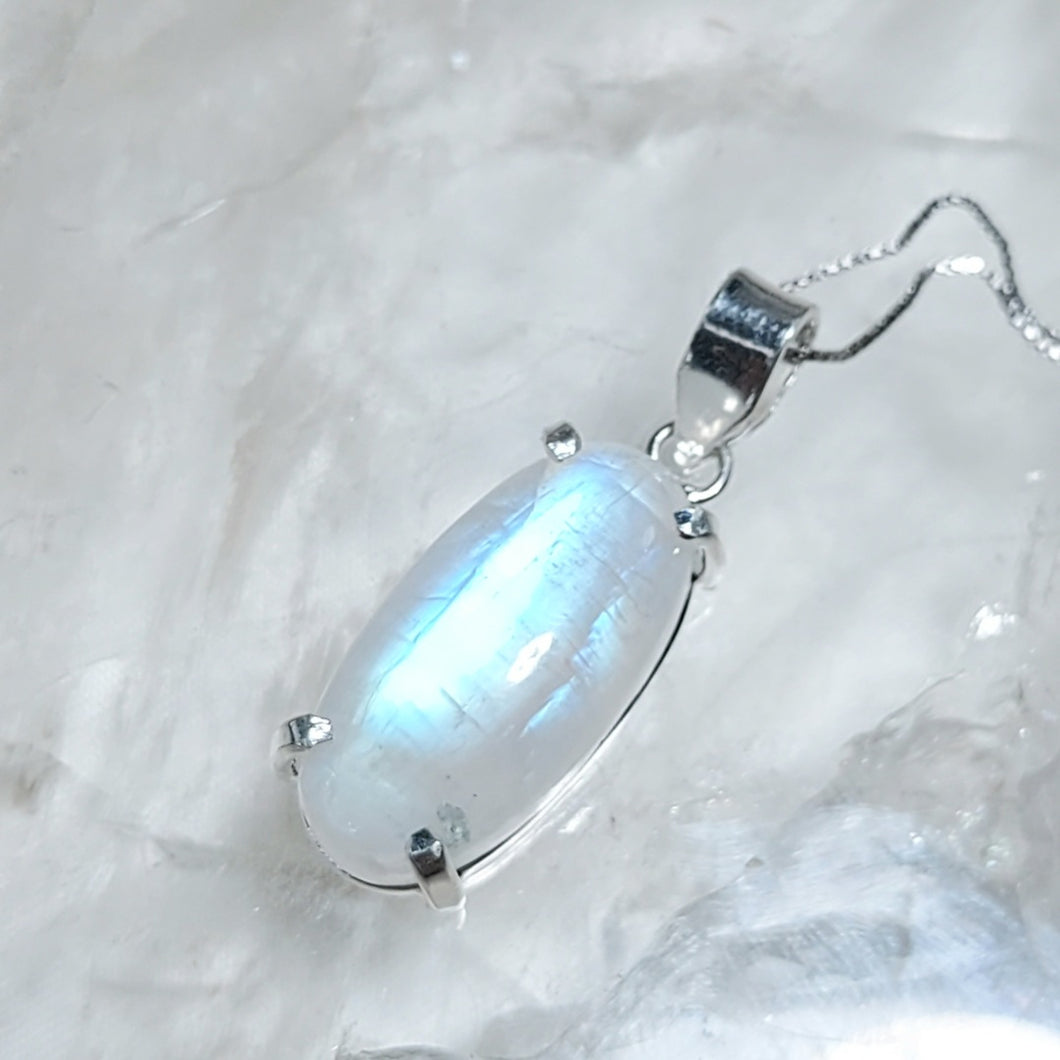 AAA High Quality Kettenanhänger Regenbogen Mondstein Silber