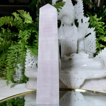 Lade das Bild in den Galerie-Viewer, Rosa Mangano Calcit Obelisk
