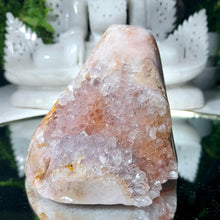 Lade das Bild in den Galerie-Viewer, Pink Amethyst Druzy Freeform
