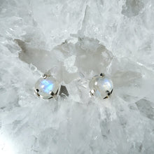 Lade das Bild in den Galerie-Viewer, AAA-Qualität Ohrringe Regenbogen Mondstein Herz Silber
