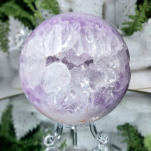 Lade das Bild in den Galerie-Viewer, Amethyst Kugel mit Pink Amethyst
