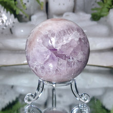 Lade das Bild in den Galerie-Viewer, Amethyst Kugel mit Pink Amethyst
