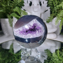 Lade das Bild in den Galerie-Viewer, Amethyst Achat Kugel
