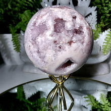 Lade das Bild in den Galerie-Viewer, Große Pink Amethyst Kugel
