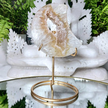 Lade das Bild in den Galerie-Viewer, Achat Druzy Mond auf Stand
