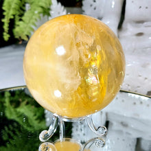 Lade das Bild in den Galerie-Viewer, Golden Healer Kugel mit Stand
