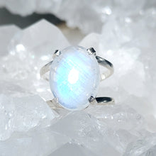 Lade das Bild in den Galerie-Viewer, AAA High Quality Ring Regenbogen Mondstein Silber (Ringgr. 58-65)
