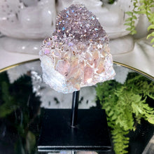 Lade das Bild in den Galerie-Viewer, Amethyst Aura Cluster mit Stand
