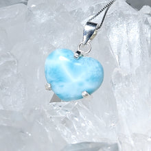 Lade das Bild in den Galerie-Viewer, High Quality Kettenanhänger Larimar Herz Silber
