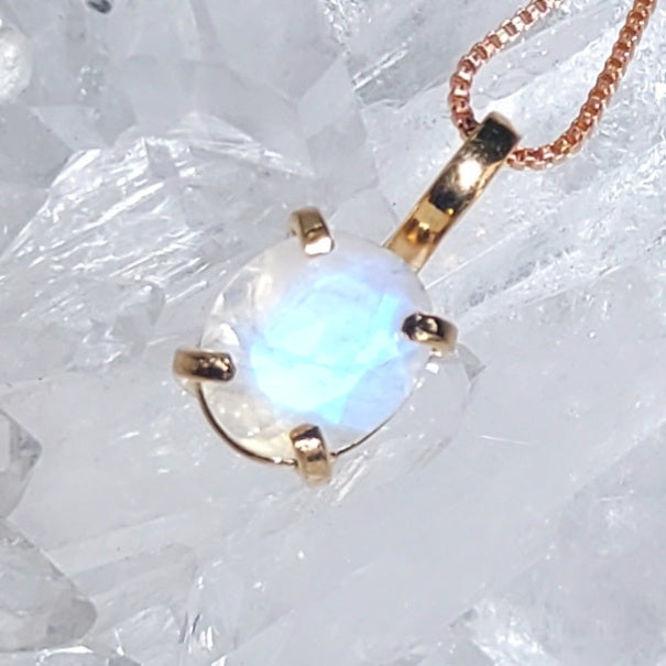 High Quality Kettenanhänger Regenbogen Mondstein facetiert Gold