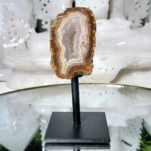 Lade das Bild in den Galerie-Viewer, Achat Geode auf Stand
