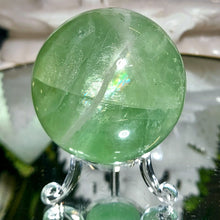 Lade das Bild in den Galerie-Viewer, Fluorit Kugel mit Stand
