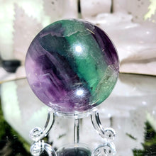 Lade das Bild in den Galerie-Viewer, Fluorit Kugel mit Stand
