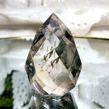 Lade das Bild in den Galerie-Viewer, Facettierte Rauchquarz Spitze
