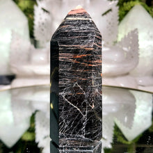 Lade das Bild in den Galerie-Viewer, Turmalin Turm (stärkster Schutzstein)
