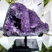 Lade das Bild in den Galerie-Viewer, Amethyst Stalaktit Cluster mit Stand
