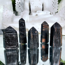 Lade das Bild in den Galerie-Viewer, Turmalinquarz Turm (stärkster Schutzstein)
