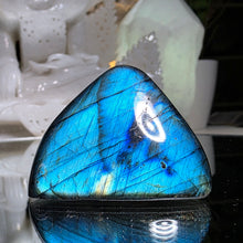 Lade das Bild in den Galerie-Viewer, High Quality Labradorit Freeform
