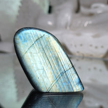 Lade das Bild in den Galerie-Viewer, High Quality Labradorit Freeform
