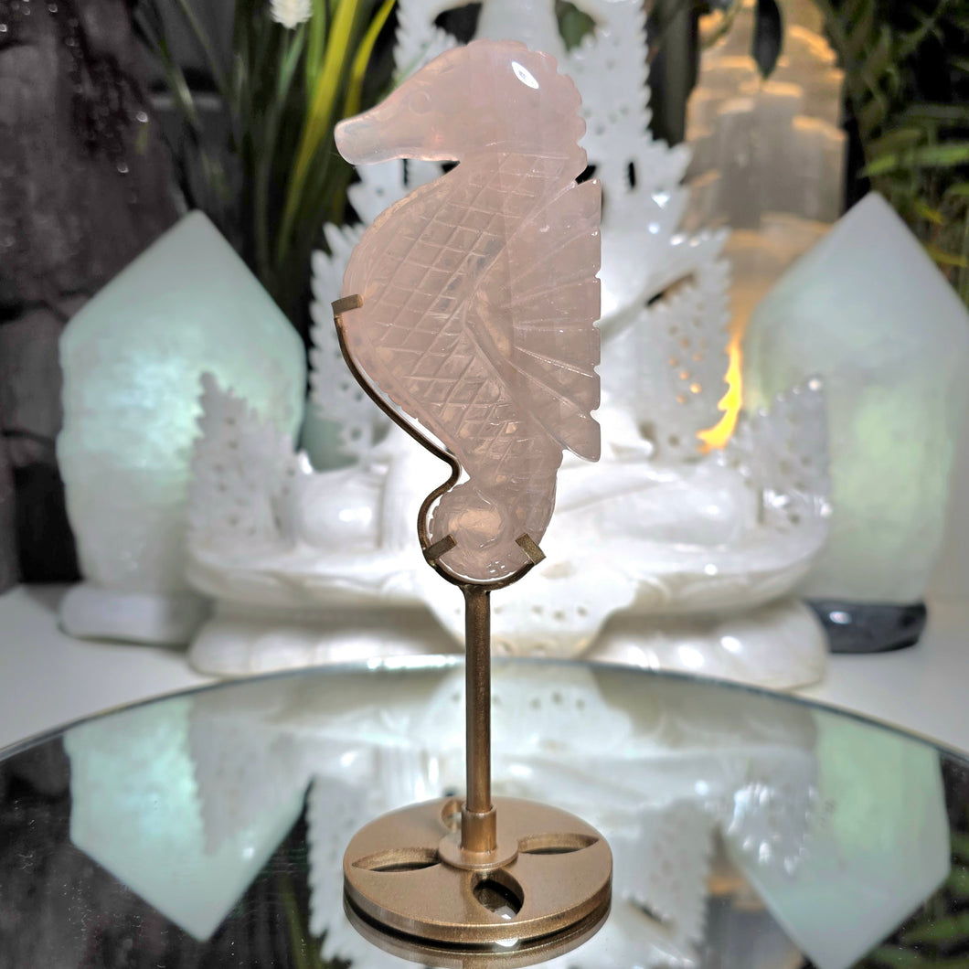 Rosenquarz Seepferdchen auf Stand
