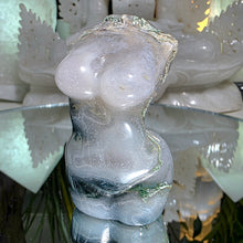 Lade das Bild in den Galerie-Viewer, Moosachat Woman Body
