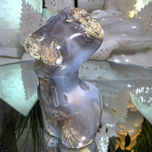 Lade das Bild in den Galerie-Viewer, Moosachat Woman Body
