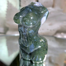 Lade das Bild in den Galerie-Viewer, Moosachat Woman Body
