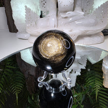 Lade das Bild in den Galerie-Viewer, Obsidian Kugel mit goldenem Flash
